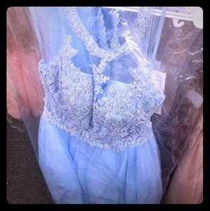 I'm selling a brand new prom dress